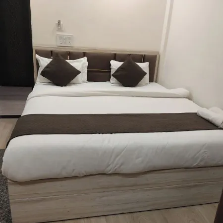 Hotel Abhinandan Отели в г. Айодхья