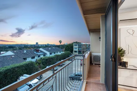 Spectacular Views South Perth1br Отели рядом с достопримечательностью «Перт Зу»