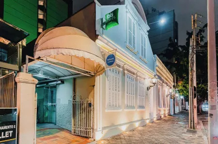 Ibis Styles Curitiba Centro Civico Отели рядом с достопримечательностью «Largo da Ordem»