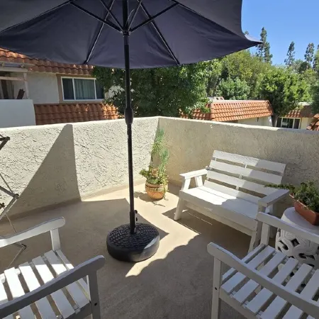 Cozy 2-bedroom condo with WiFi, AC in lovely Lake Forest.
