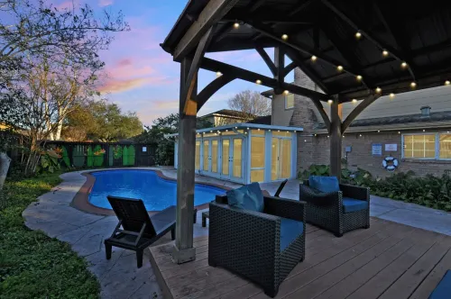 Pool House - 5-Bed- Pergola- Sunroom-Pet Friendly
