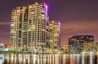 Spacious Luxury High-rise 2bd 2ba w/pool spa & gym