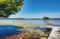 Solberg Lake House: Dock, Deck + Stunning Views! - 2-stjärniga
