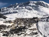 Apartment in Alpe d'Huez with Heated Pool