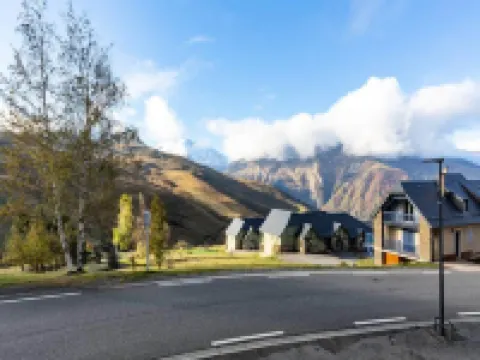 2 Rooms for 6 People