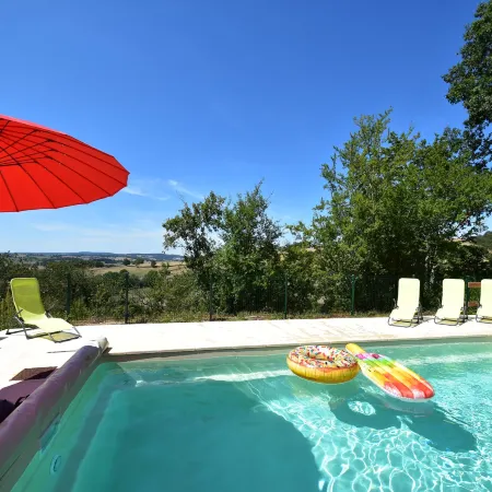 Mansion in Cuzy with Shared Pool Отели в г. Кюзи