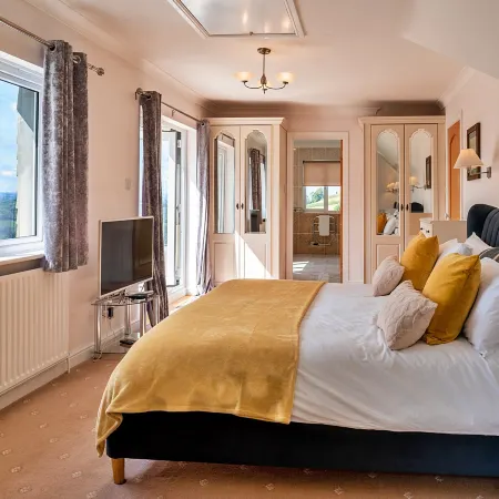 Cottage in Whitestone with Garden & Games Room