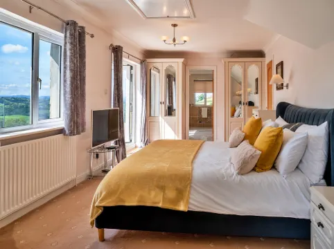 Cottage in Whitestone with Garden & Games Room