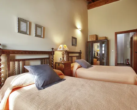 Mansion with Pool & Terrace Hotele w: Nava