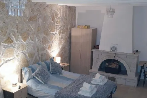 Lovely Studio in Strinilas with Its Own Pool - Homestays