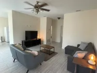 Charming 2-bedroom apartment in Lindale Hotels in Lindale