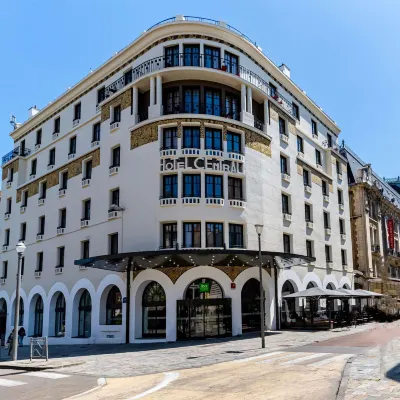 Ibis Styles Dijon Central Hotels near Drapeau Tramway Station