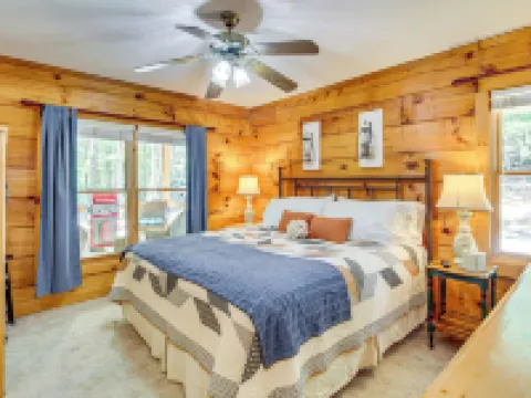North Georgia Cabin with Hot Tub and Community Perks! Hoteles en Condado de Pickens