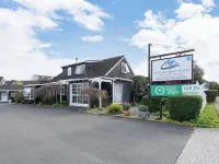 Cottage Mews Motel Hotels near Ngātoroirangi Mine Bay Māori Rock Carvings