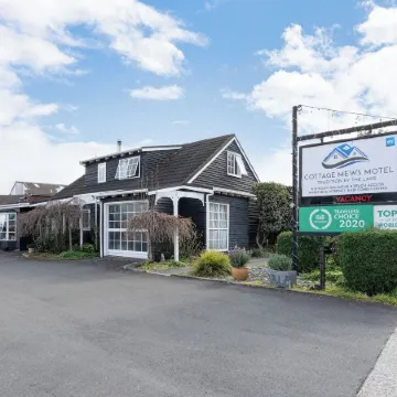 Cottage Mews Motel