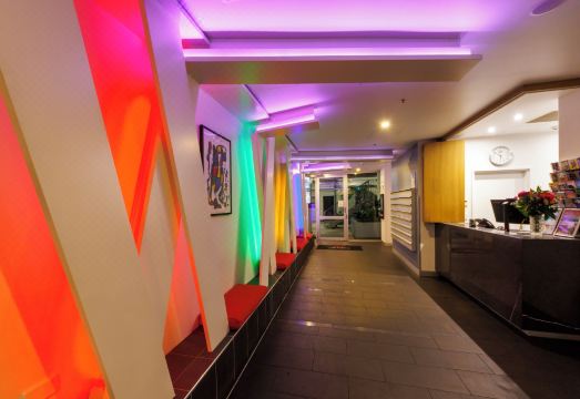 미로 아파트먼트 내부