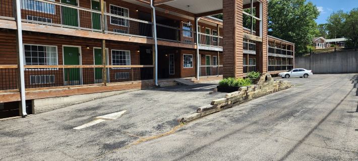 Condotel Unit at Indian Point Hotels in Stone County
