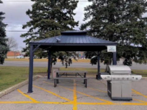 Super 8 by Wyndham Guelph