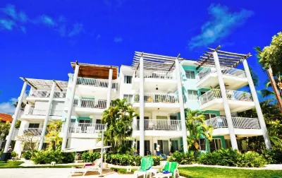 Playa Turquesa 1 Bdr Penthouse + Loft-Ocean View - Sleeps 4 Direct Beach Access فنادق في 