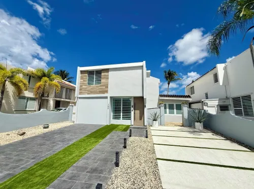 Amazing Getaway Home! Private Pool, Beach, Golf, Rainforest and more!