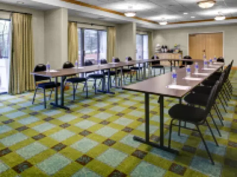 ホリデイ イン エクスプレス & スイーツ アトランタ バックヘッド by IHG アトランタのホテル