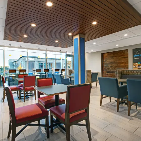Holiday Inn Express & Suites MILWAUKEE - BROOKFIELD by IHG
