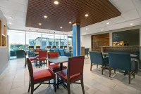 Holiday Inn Express & Suites MILWAUKEE - BROOKFIELD by IHG - breakfast
