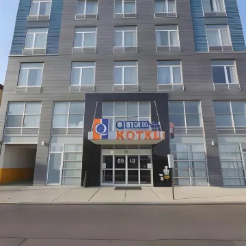 The Queens Hotel Hotels near Elmhurst