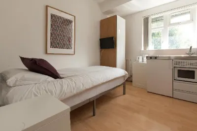 Tooting Rooms by DC London Rooms Hotels near Pollards Hill Library (Stop G)