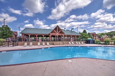 T Time Getaway - Overlooking Golf Views!