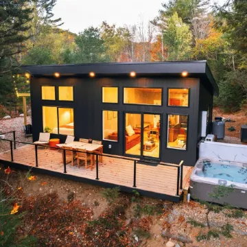 Luxe Cozy Spa Cabin w/ Hot Tub, Sauna, Fireplace, 10 Mins to Sunday River