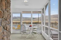 5Br Snake River View Retreat, Hot Tub, Sleeps 13, Steps to River Path.