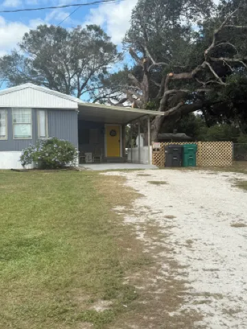 Charming 2-bedroom mobile home with WiFi and AC in Okeechobee