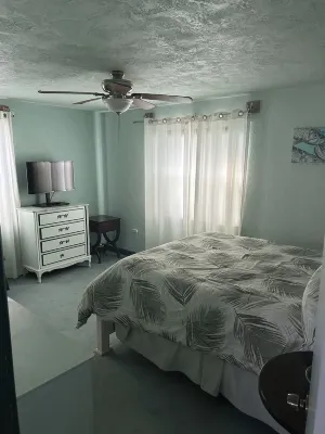 Steps from the beach. This Beach House is a comfy user friendly home. Hotel in zona Smyrna Dunes Park