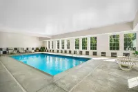 La Quinta Inn & Suites by Wyndham Stonington-Mystic Area - Pools