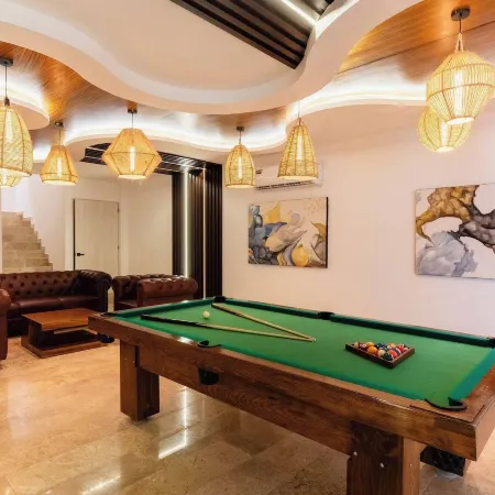 Modern and Bright Rooftop Pools gym Cowork
