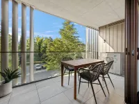 Luxe 2-Bed Inner-City Abode with Alfresco Dining
