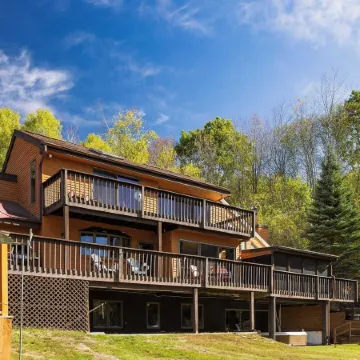 Secluded Retreat w/ Pool, Hot Tub, Fire Pit, Views Windham Mountain House