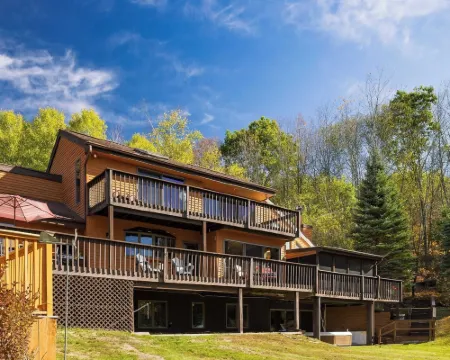 Secluded Retreat w/ Pool, Hot Tub, Fire Pit, Views Windham Mountain House Hotéis em Windham