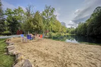 Willow Brook Getaway: Hot Tub, Deck in Mifflinburg - 3-Star
