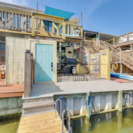 Boat, Fish & Walk to Beach: Waterfront Destin Gem!