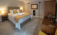 Viaduct Guest House - 4-Star