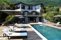 Carefree Retreat With Panoramic Views of Lake Como -  Ferienhäuser
