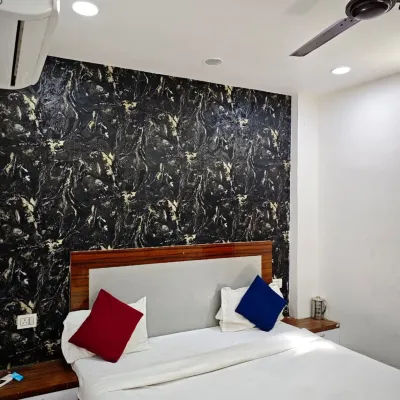 HOTEL SAI SHARNAM 鄰近萨迈普尔巴德利的酒店
