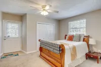 Cozy Jacksonville Home ~ 12 Mi to Downtown!