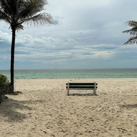 Walk to Hollywood Beach: Luxury Family Getaway!