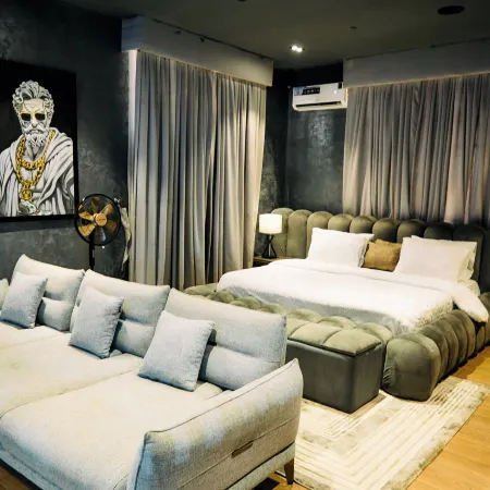 Mo's Place by Zuno Homes