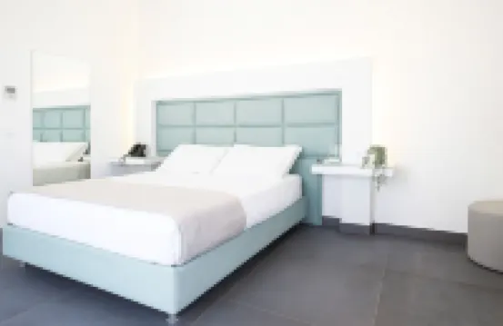 Hotiday 波佐利 鄰近Royal Garden的酒店