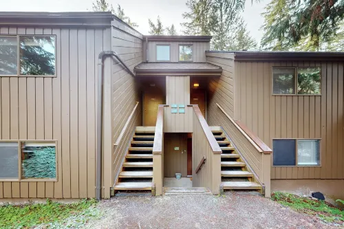 1 BR Mtn Apartment w/ Wood Fireplace & Pool - Homestays