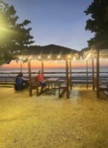 Lanta Bee Garden Bungalow